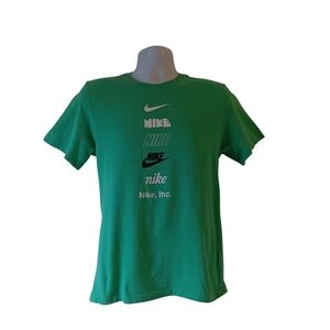 Nike Men's Green T-Shirt